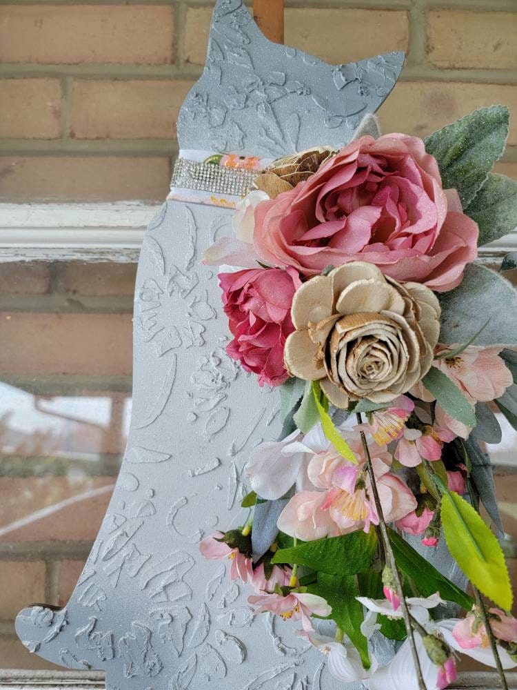Large Wooden Pink & White Flowers Cat Wreath
