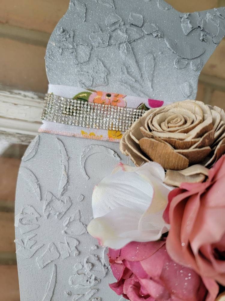 Large Wooden Pink & White Flowers Cat Wreath