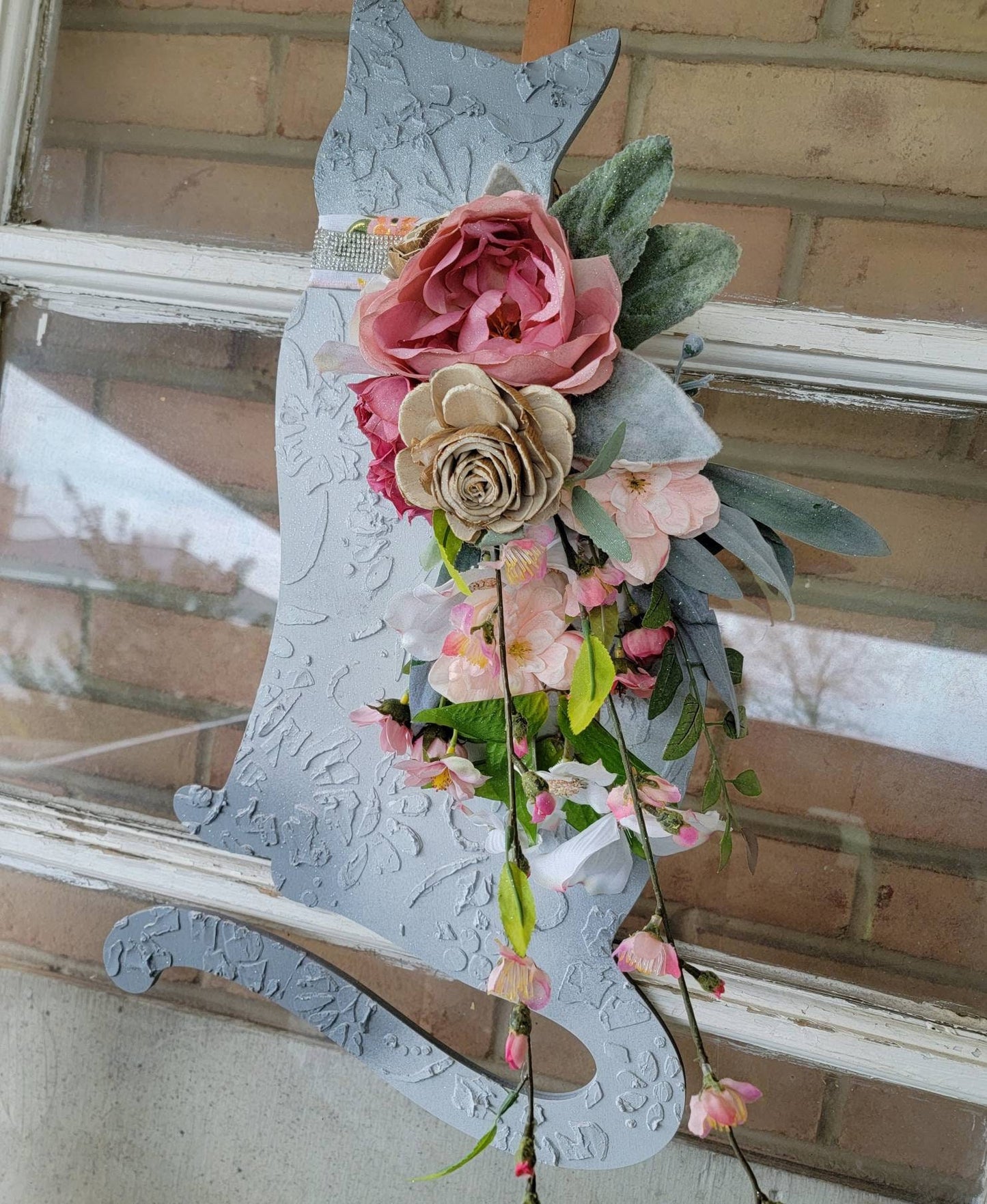 Large Wooden Pink & White Flowers Cat Wreath