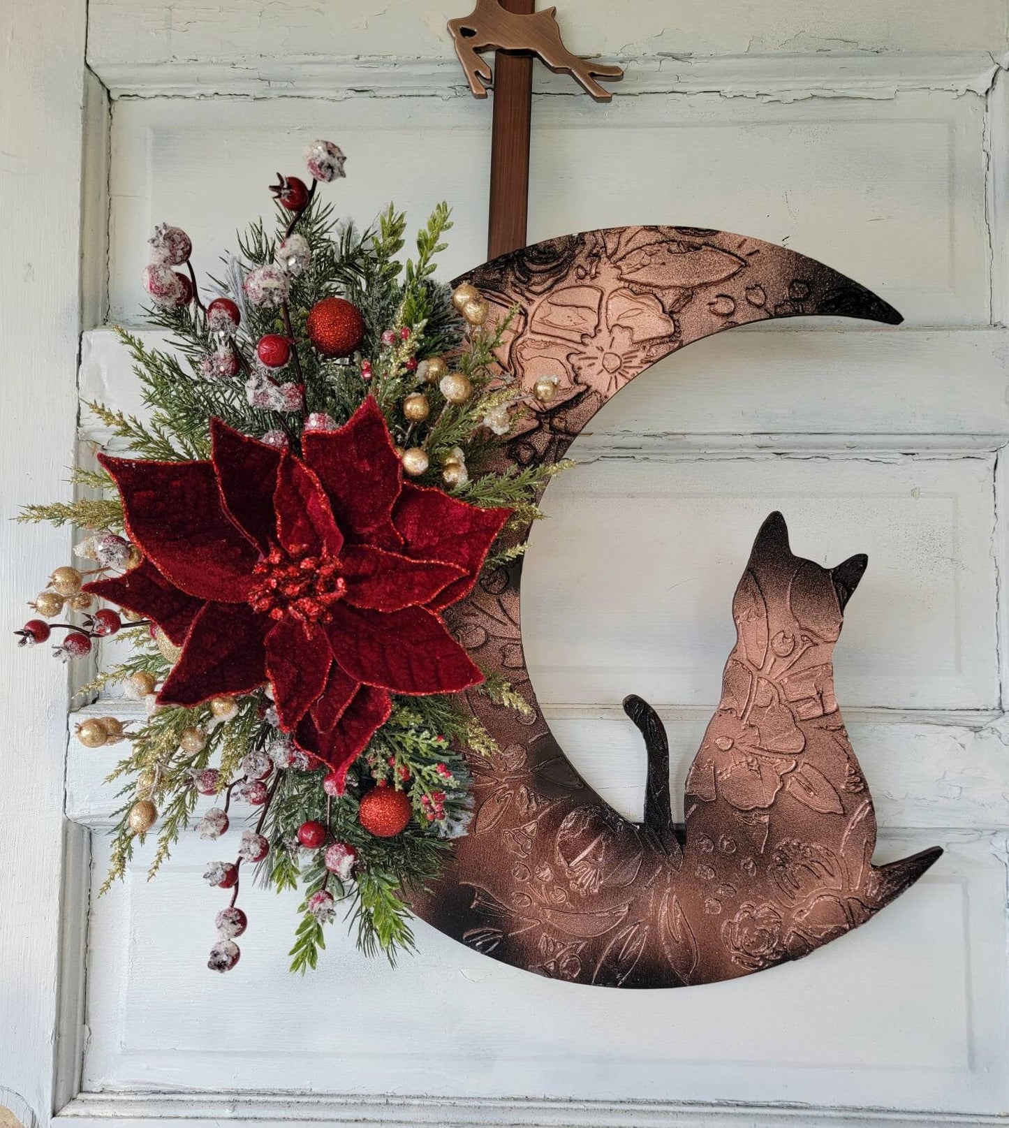 Winter Crescent Moon Christmas Cat Poinsettia Wreath • Witchy Seasonal Door Hanger • Ornament Half Moon Front Door Decor • Cat Lovers Gift