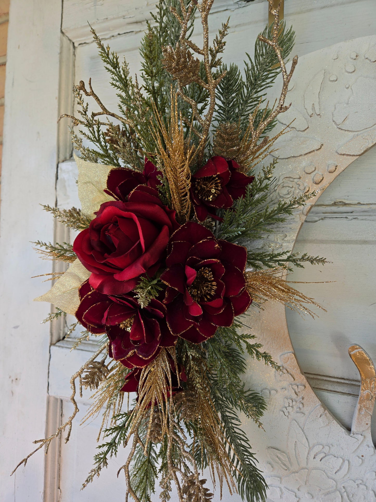 White & Gold Christmas Crescent Moon Cat Wreath