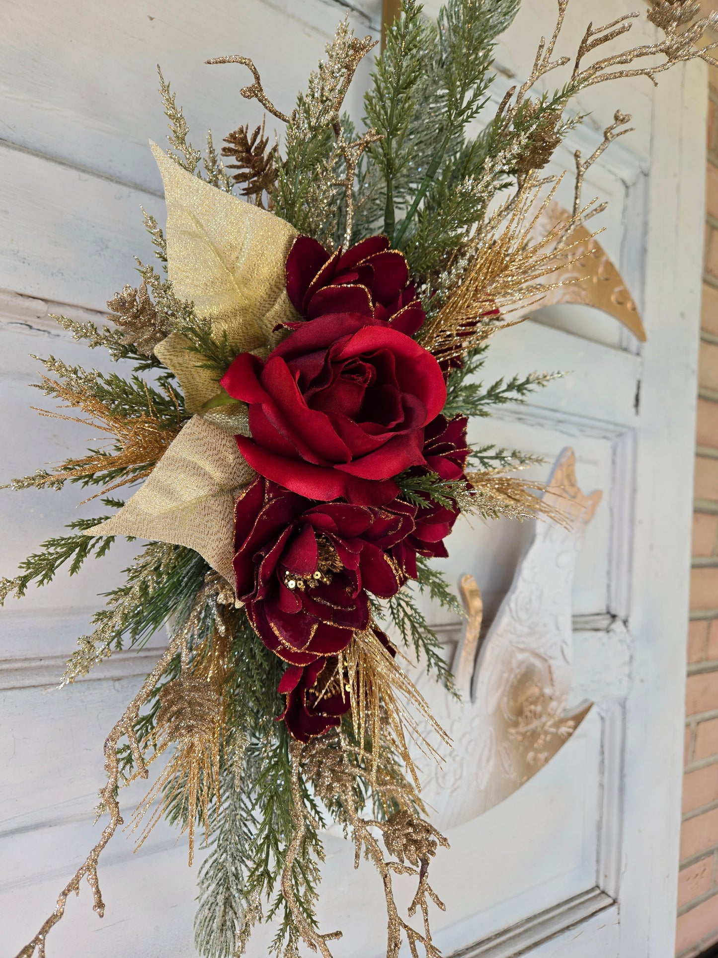 White & Gold Christmas Crescent Moon Cat Wreath