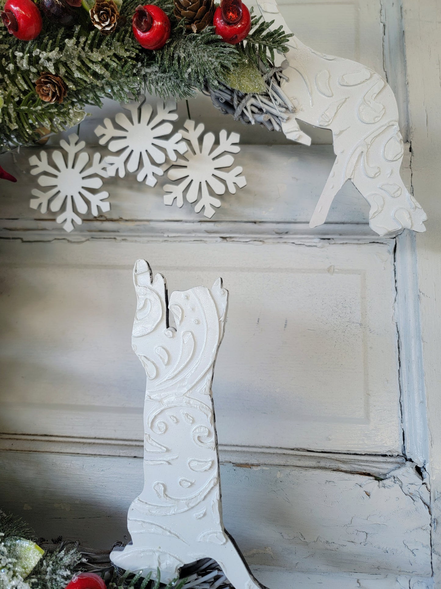 Snowflakes & Poinsettias Crescent Moon White Cat Wreath