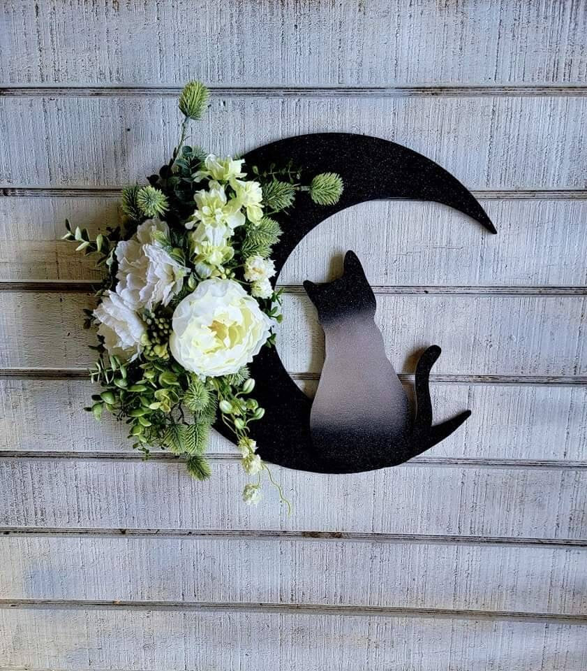 Light Green Sitting Cat Crescent Moon Wreath