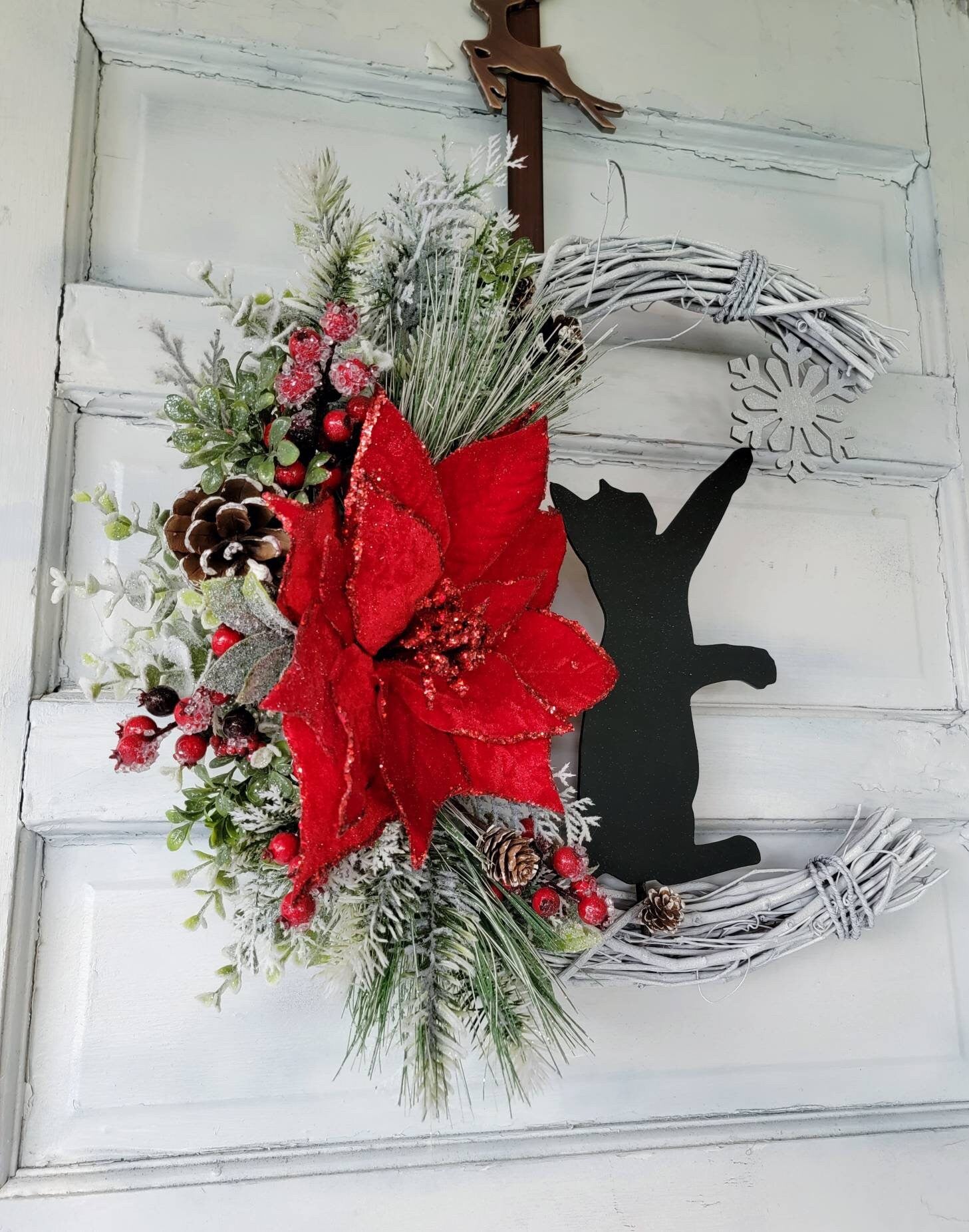 Winter Crescent Moon Black Cat Wreath w/ Poinsettia • Witchy Seasonal Door Hanger • Snowflake Half Moon Winter Wreath • Cat Lovers Gift