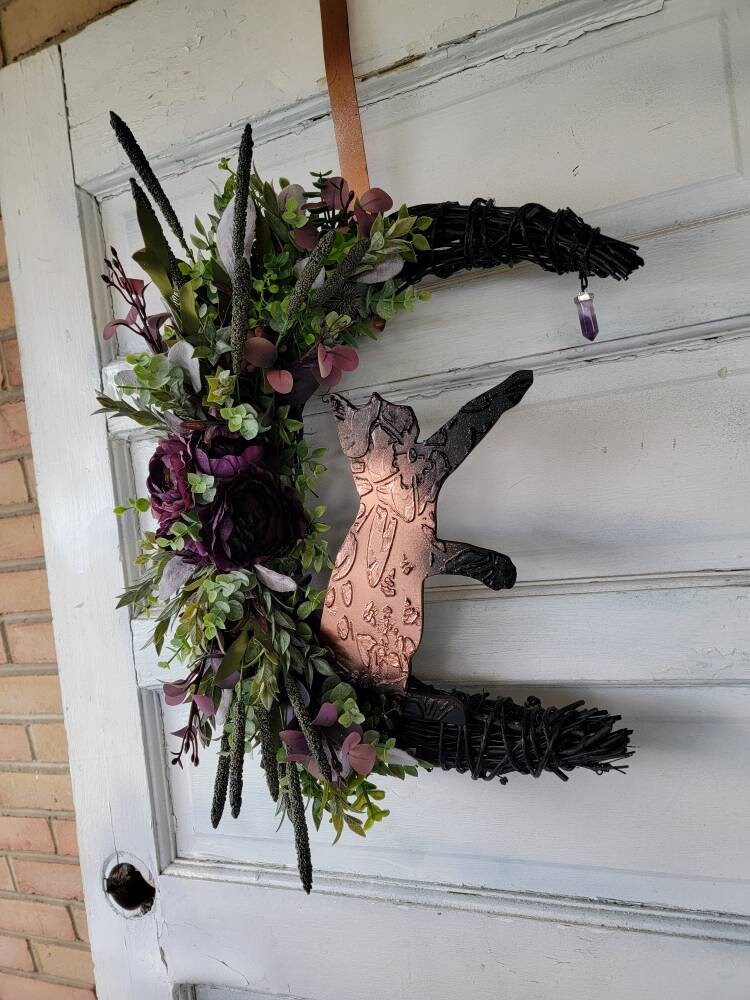 Black Cat Crescent Moon 18'' Grapevine w Purple Flowers & Amethyst • Witchy Celestial Door Hanger • Halloween Lunar Decor • Kitty Lover Gift