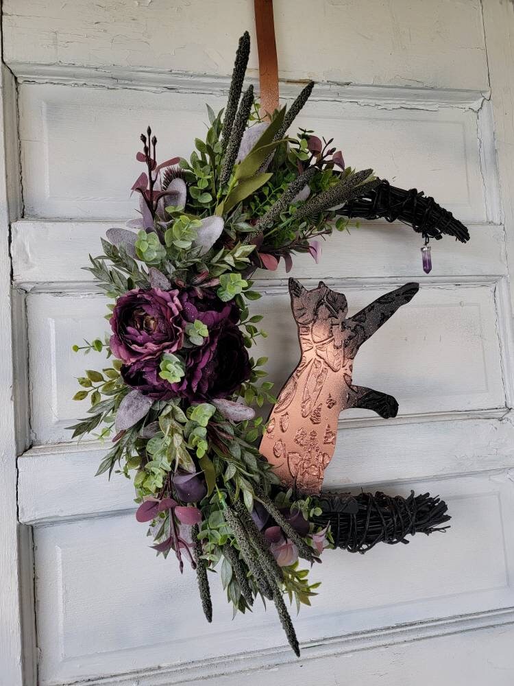 Black Cat Crescent Moon 18'' Grapevine w Purple Flowers & Amethyst • Witchy Celestial Door Hanger • Halloween Lunar Decor • Kitty Lover Gift