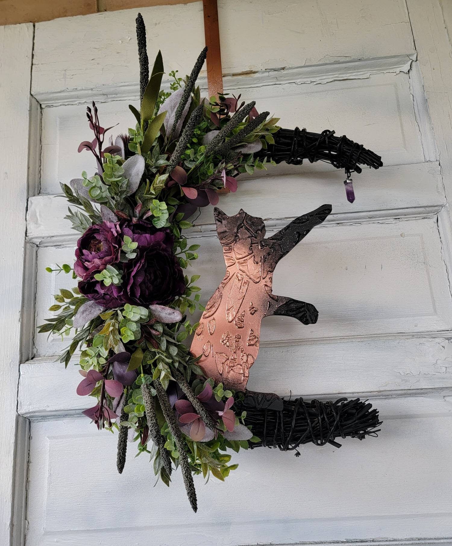 Black Cat Crescent Moon 18'' Grapevine w Purple Flowers & Amethyst • Witchy Celestial Door Hanger • Halloween Lunar Decor • Kitty Lover Gift