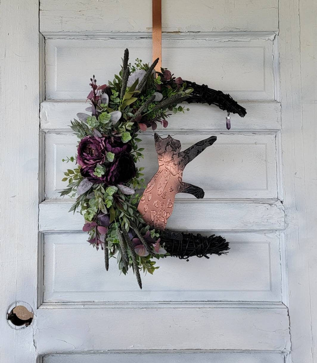 Black Cat Crescent Moon 18'' Grapevine w Purple Flowers & Amethyst • Witchy Celestial Door Hanger • Halloween Lunar Decor • Kitty Lover Gift