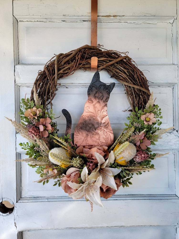 Year Round Lily Grapevine Cat Wreath