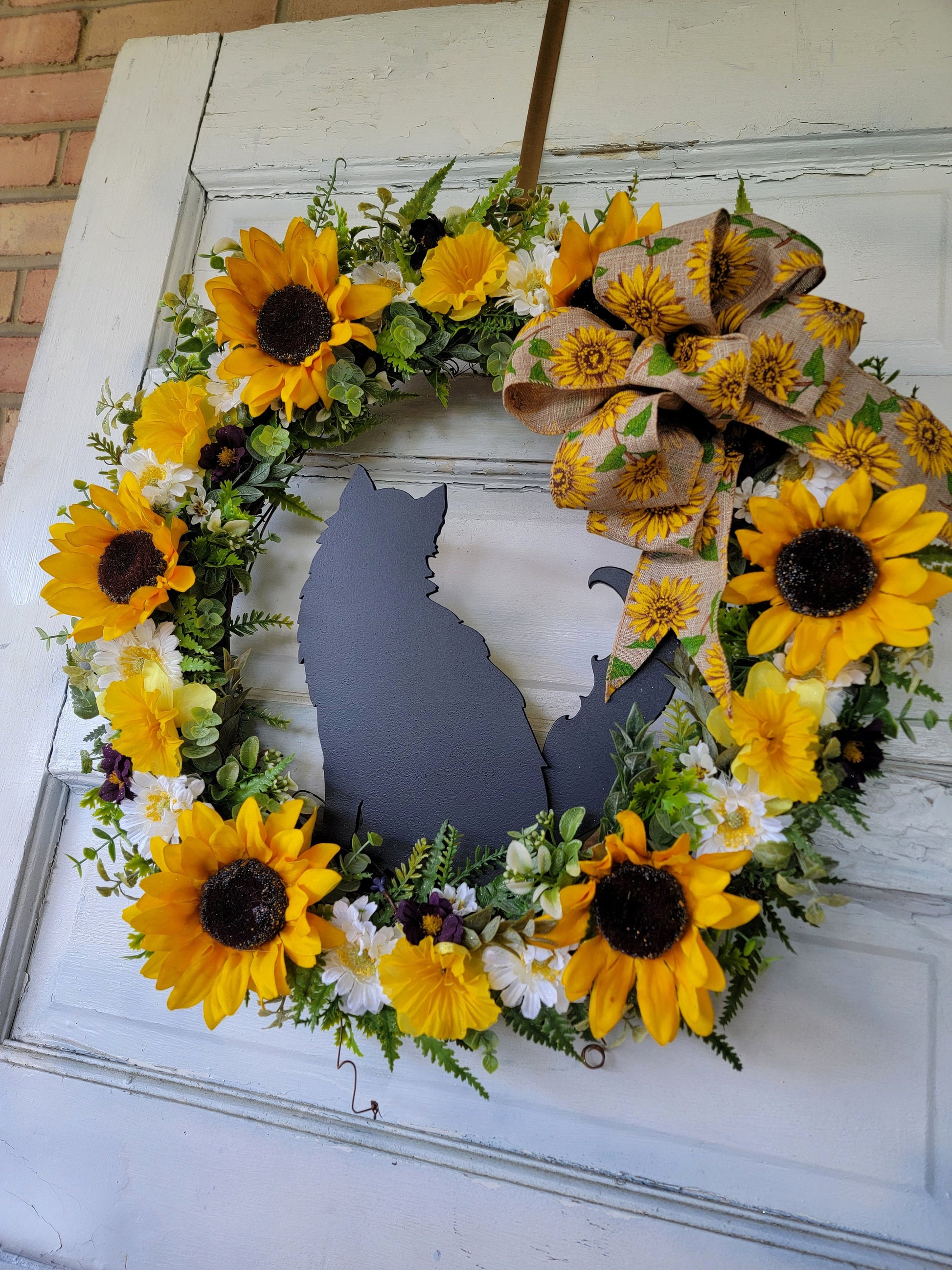 Sunflower Cat Wreath Long Haired 18" Grapevine w/ Daffodils & Bow • Farmhouse Front Door Hanger • Animal Lovers Decor • Cat Lovers Gift