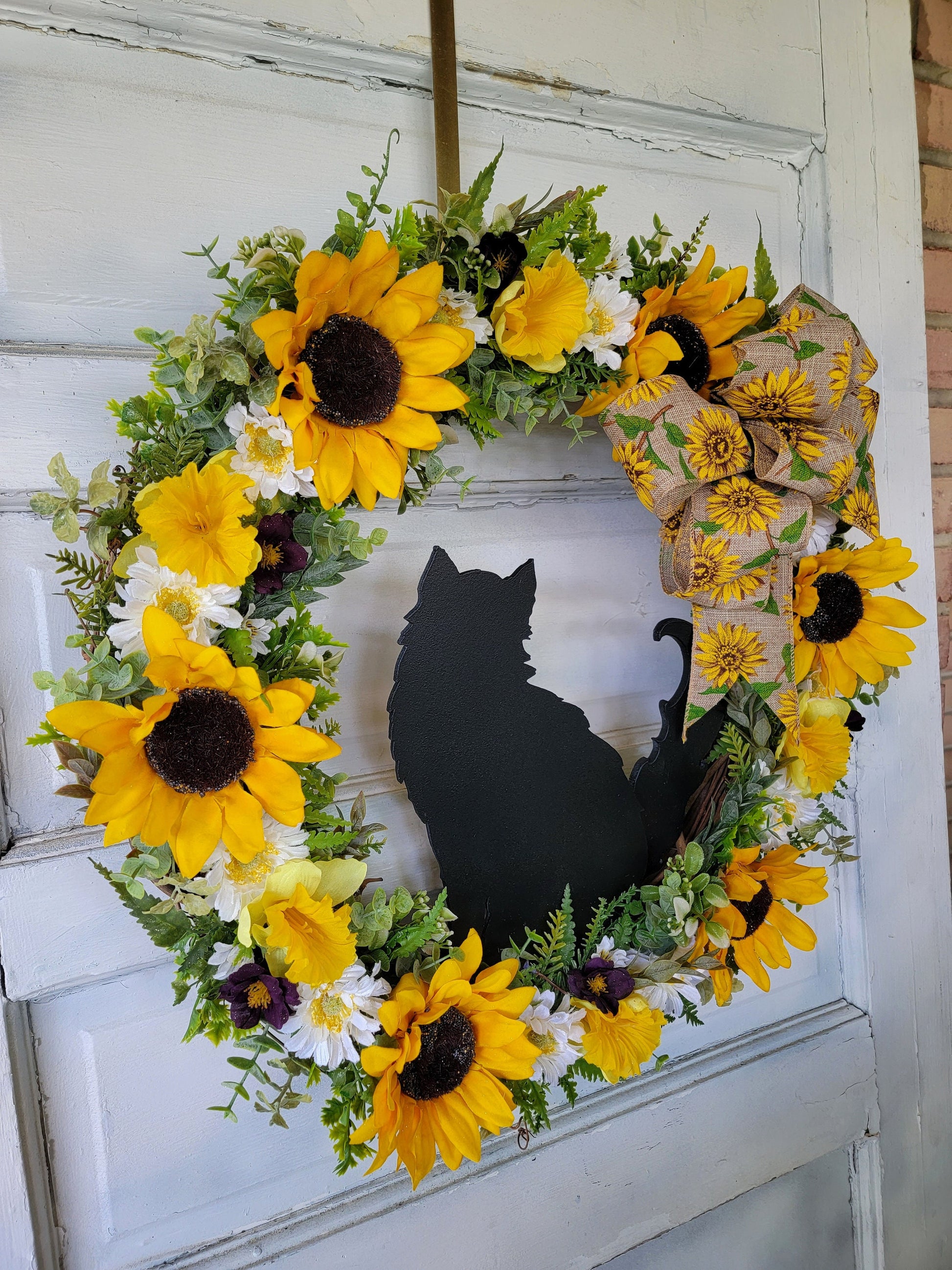 Sunflower Cat Wreath Long Haired 18" Grapevine w/ Daffodils & Bow • Farmhouse Front Door Hanger • Animal Lovers Decor • Cat Lovers Gift