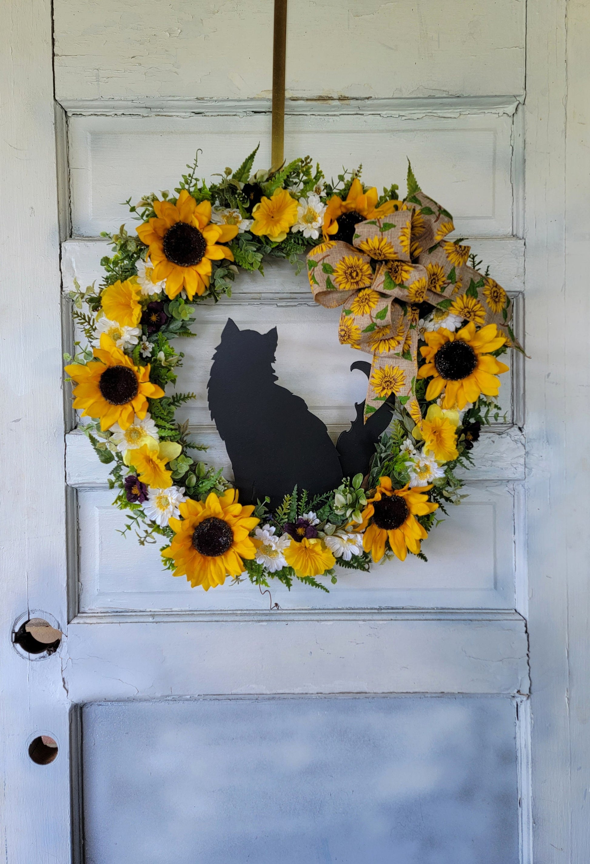 Sunflower Cat Wreath Long Haired 18" Grapevine w/ Daffodils & Bow • Farmhouse Front Door Hanger • Animal Lovers Decor • Cat Lovers Gift