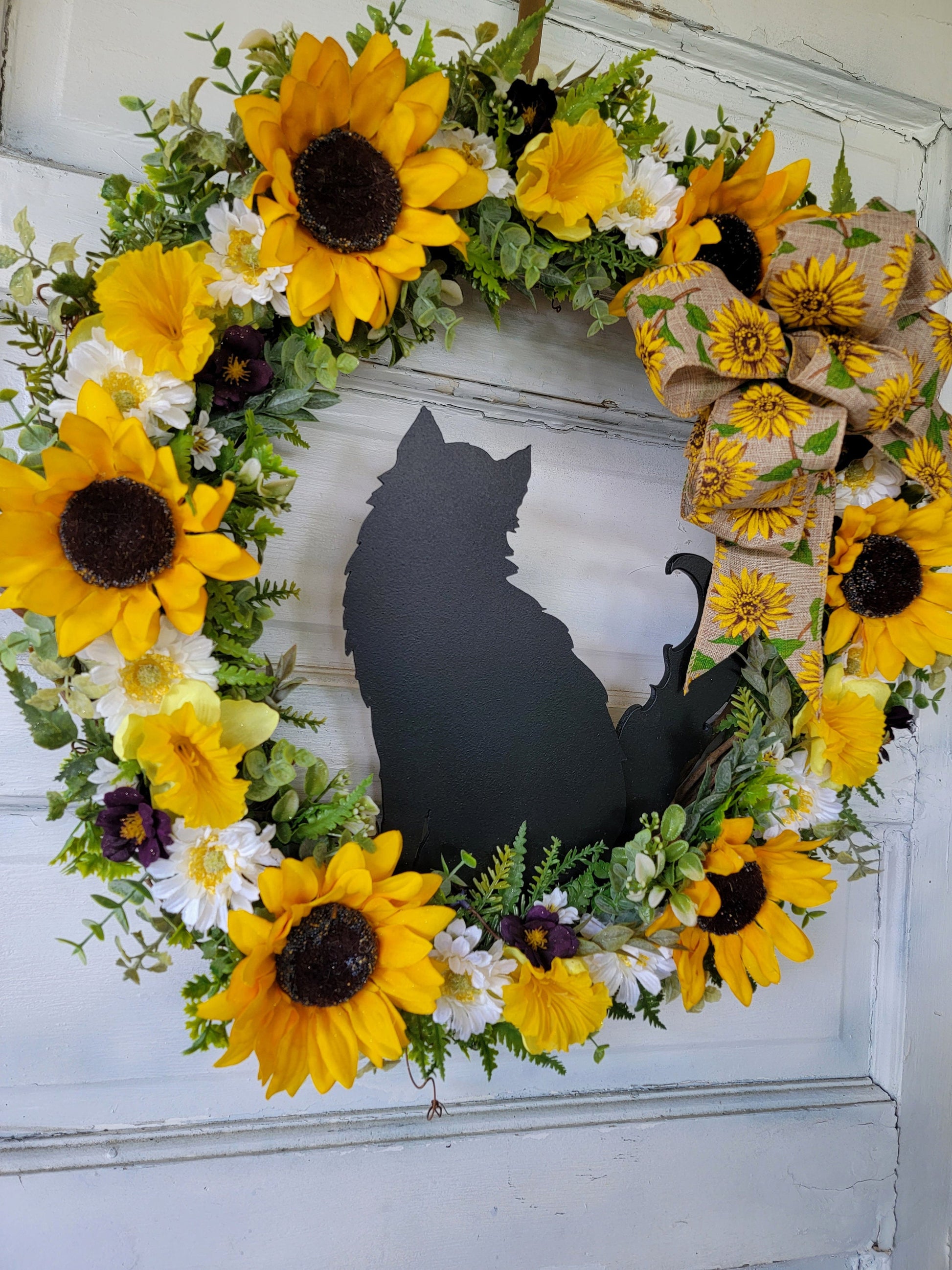 Sunflower Cat Wreath Long Haired 18" Grapevine w/ Daffodils & Bow • Farmhouse Front Door Hanger • Animal Lovers Decor • Cat Lovers Gift