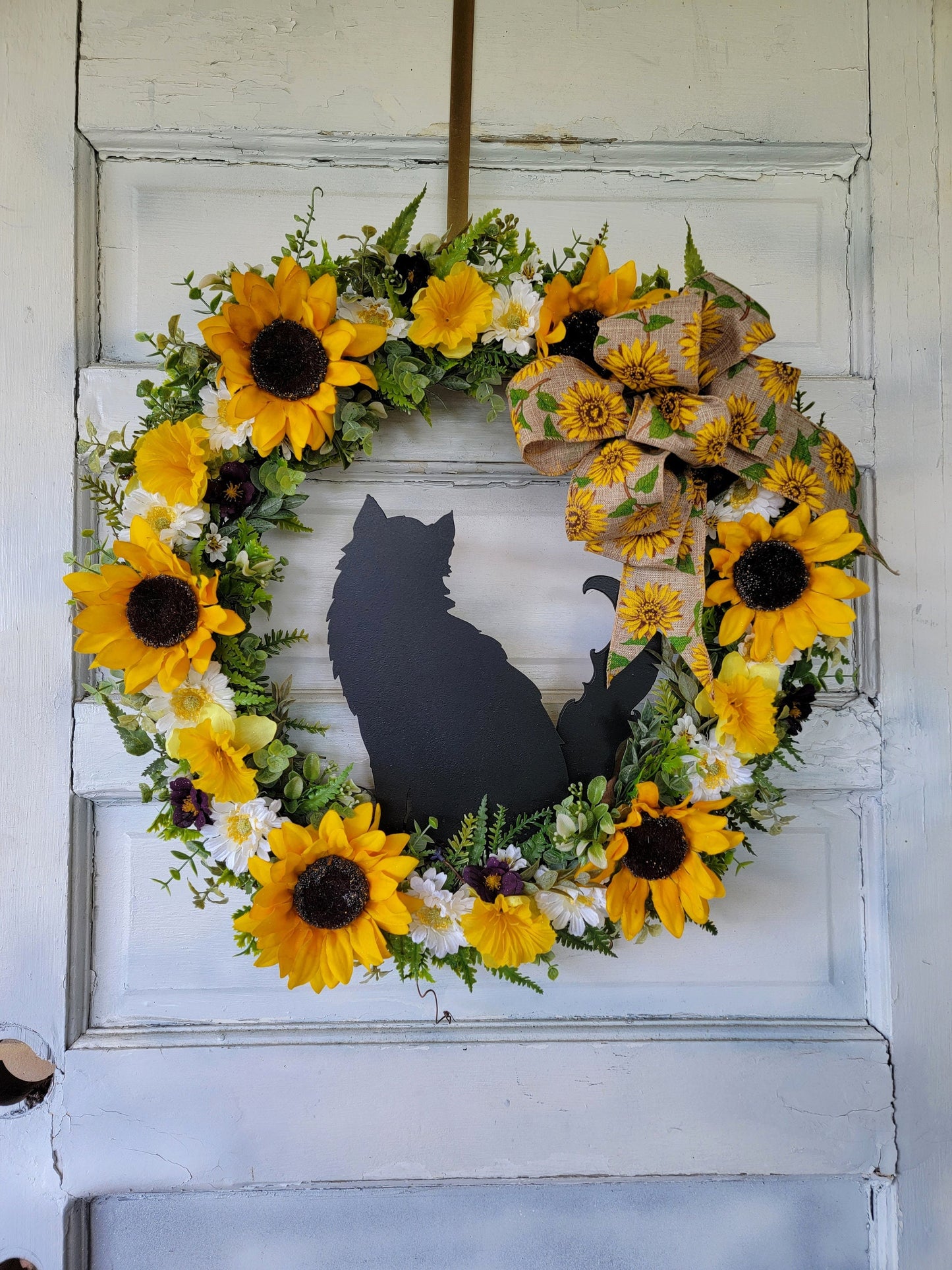 Sunflower Cat Wreath Long Haired 18" Grapevine w/ Daffodils & Bow • Farmhouse Front Door Hanger • Animal Lovers Decor • Cat Lovers Gift